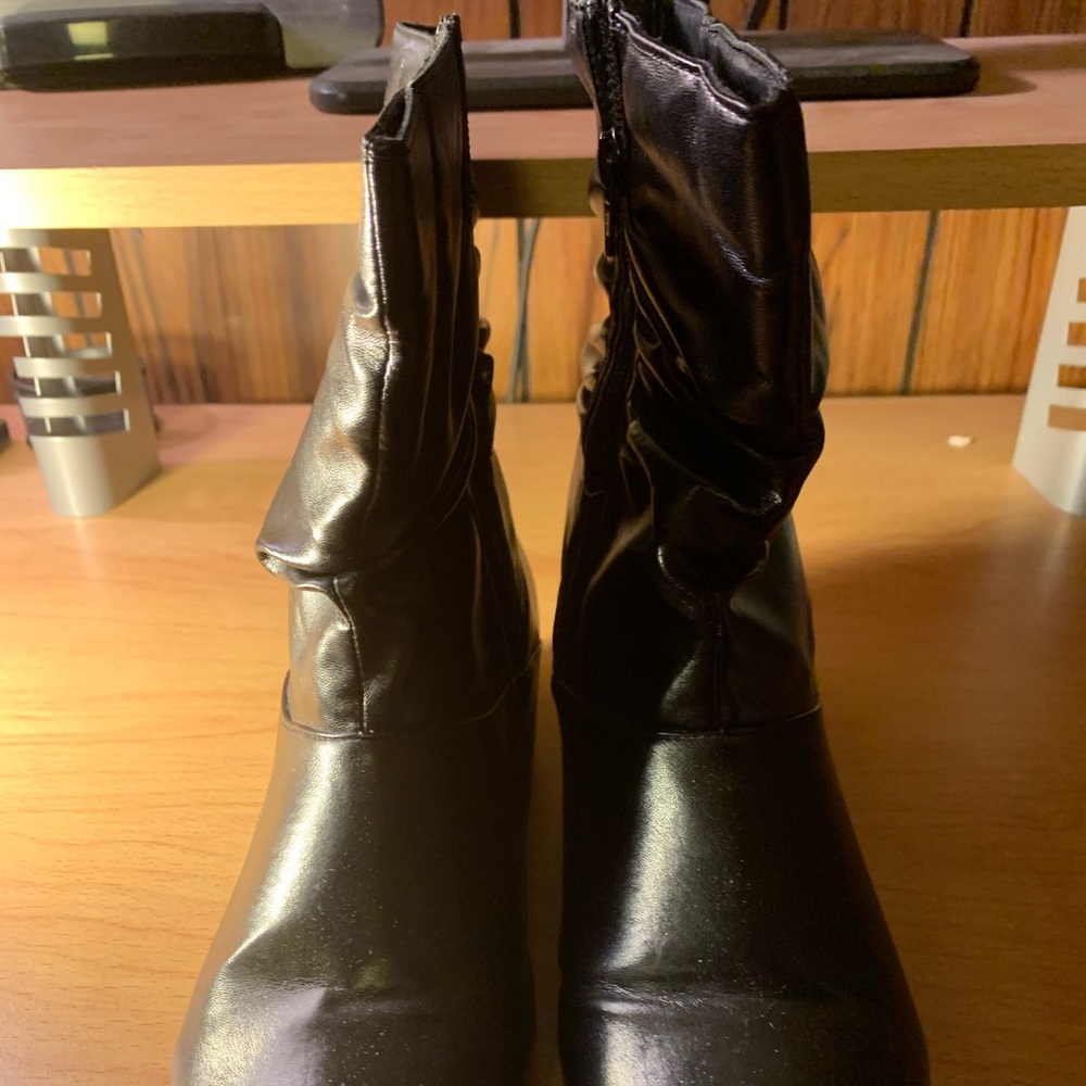 Comfortview Black Bootie, size 10.5W